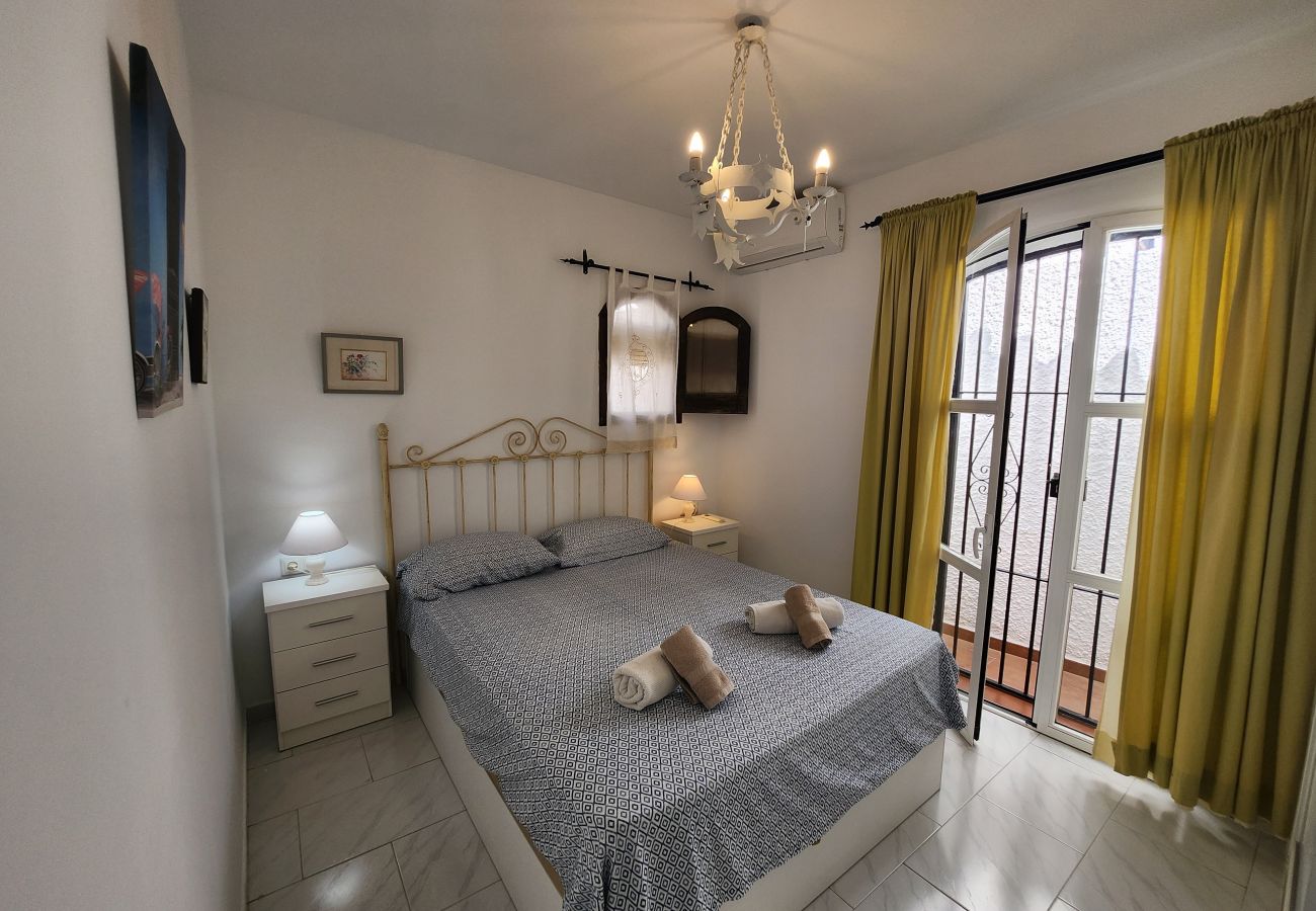 Apartment in Nerja - Sleeps 5 | Azahara 9 | CG R1000