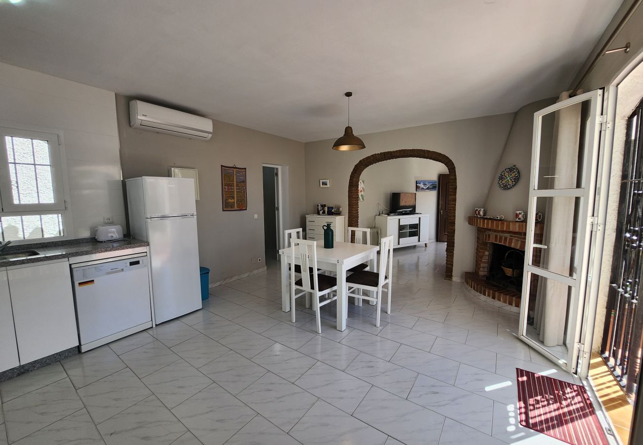 Apartment in Nerja - Sleeps 5 | Azahara 9 | CG R1000